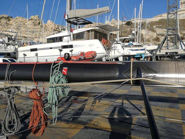 atelier-renaissance-attache-bateau-carbone